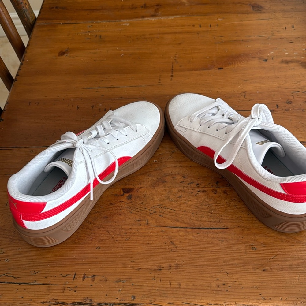 Puma Like New women’s platform sneakers
